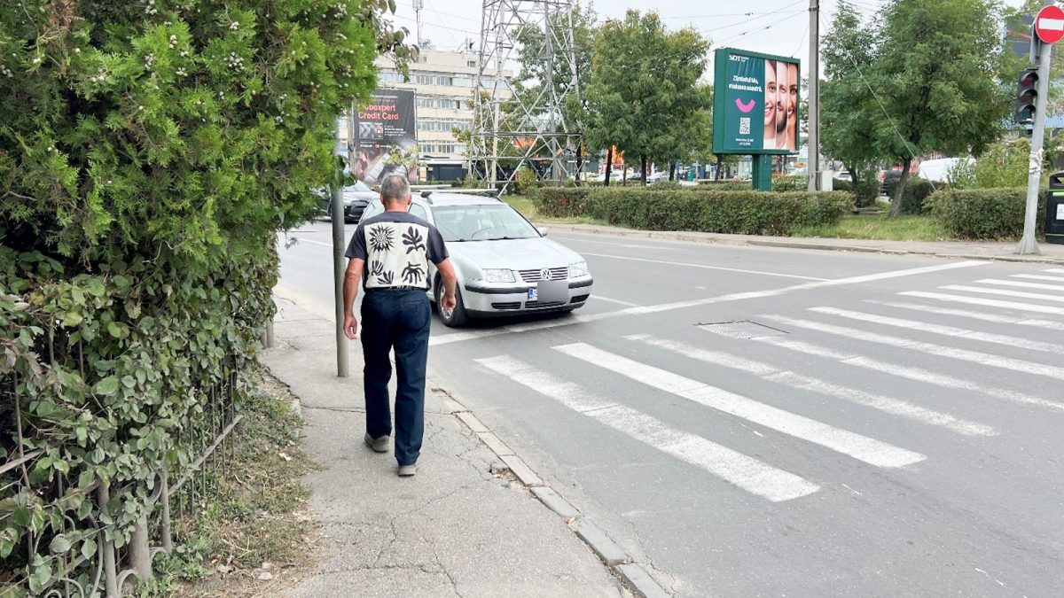 Aceasta este una dintre cele mai periculoase treceri pentru pietoni din Iași! Oricând se poate întâmpla o tragedie: „Nu vezi nimic și trec zeci de TIR-uri”