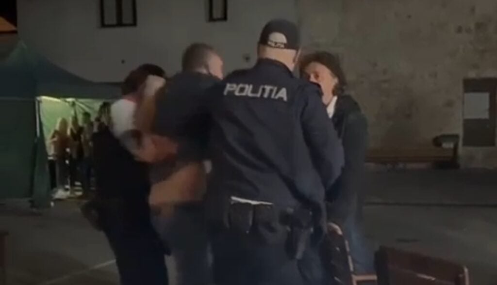Scandal la Zilele Culturii Maghiare din Brașov! Președintele UDMR, încătușat după un comportament agresiv