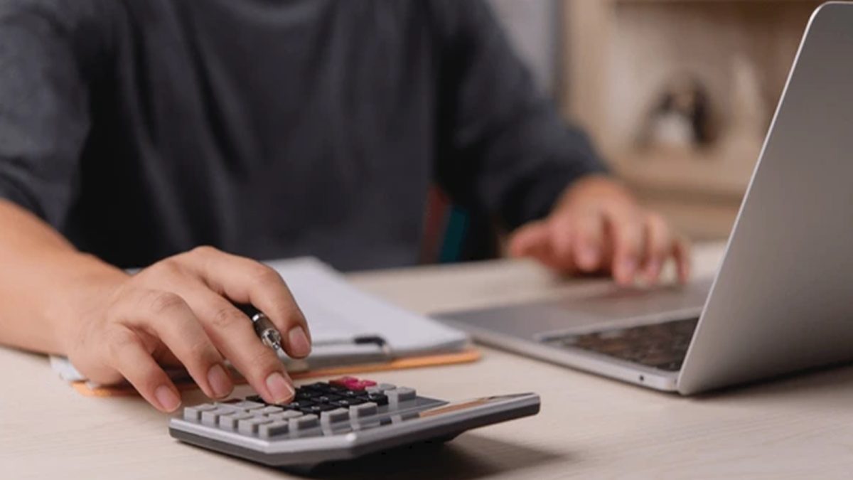 Amenzi de până la 20.000 de lei pentru angajatorii din Iași care nu se înscriu la timp în Reges-Online