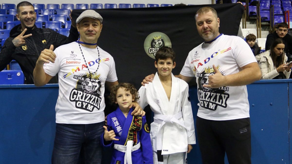 Doi frați din Iași au făcut spectacol la competiția de jiu-jitsu din Târgu Mureș! Ambii au câștigat medalii chiar sub privirile părinților: „A fost senzațional”