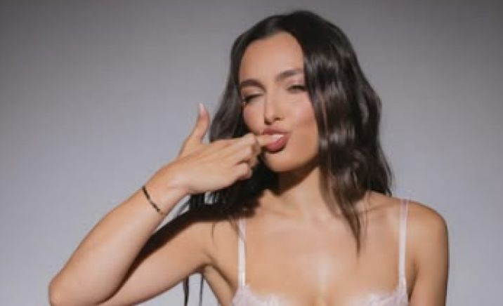 Lovitură de imagine! Alexia Eram, la bustul gol pe rețelele sociale! – GALERIE FOTO