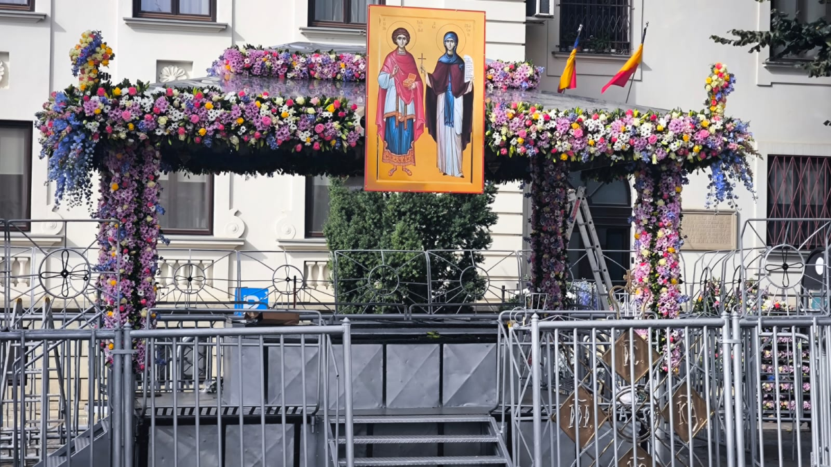 Familia Buștei din București vine astăzi la Iași să împodobească baldachinul unde vor fi așezate moaștele Sfintei Cuvioase Parascheva