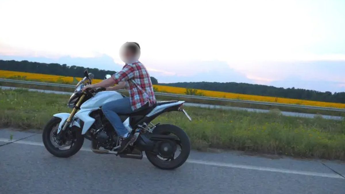 Un bărbat din Iași a ajuns după gratii, după ce s-a urcat pe o motocicletă. Iată câte reguli a încălcat
