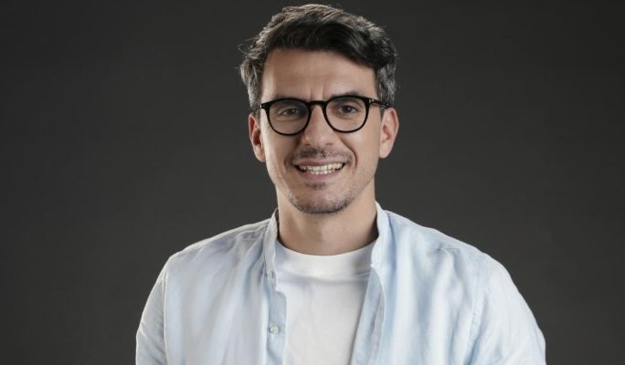 Cine este Alexandru Ion, de la Asia Express 2025: Actorul a fost, în trecut, logodit cu Flavia Mihășan