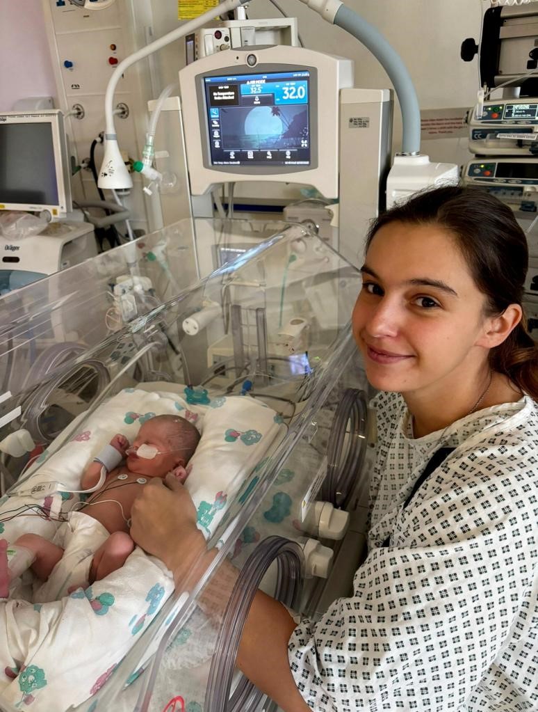 O femeie a ajuns la spital cu dureri de apendicită, dar a născut un băiețel în ambulanță