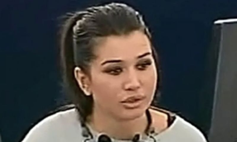 Fiica fostului președinte, surprinsă la cumpărături! Elena Băsescu și-a reînnoit garderoba din… Carrefour!