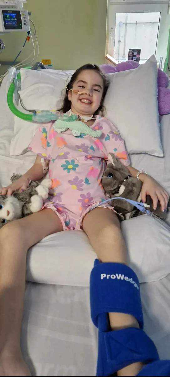 Drama cutremurătoare a unei fetițe de 9 ani! A ajuns la paralizie de la gât în jos după ce medicii au spus că are doar un virus