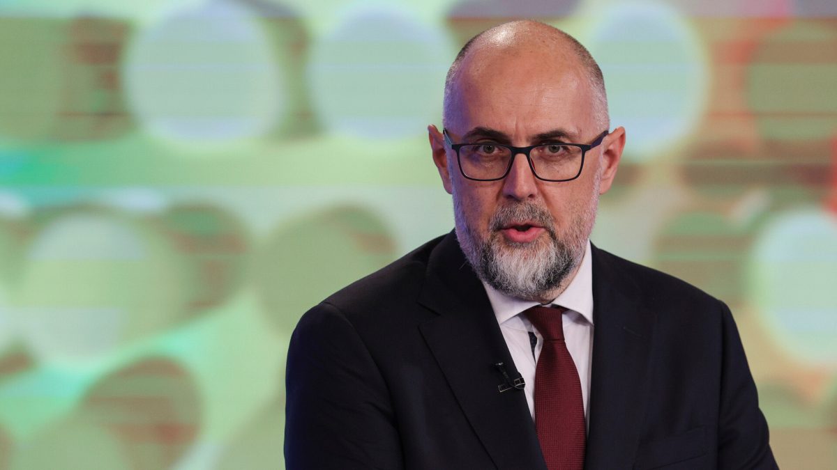 Kelemen Hunor recunoaște că a încălcat legea: „Şase borcane de gem – şase lovituri ascunse la buget. Aş fi făcut şi pălincă, dar prunele nu au fost suficiente”