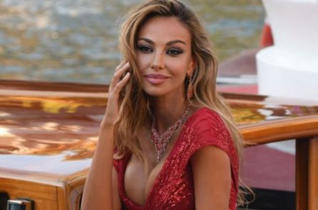 Mădălina Ghenea a întors toate privirile la apariția ei la Palatul Parlamentului! Anastasia Soare și-a lansat cartea – GALERIE FOTO