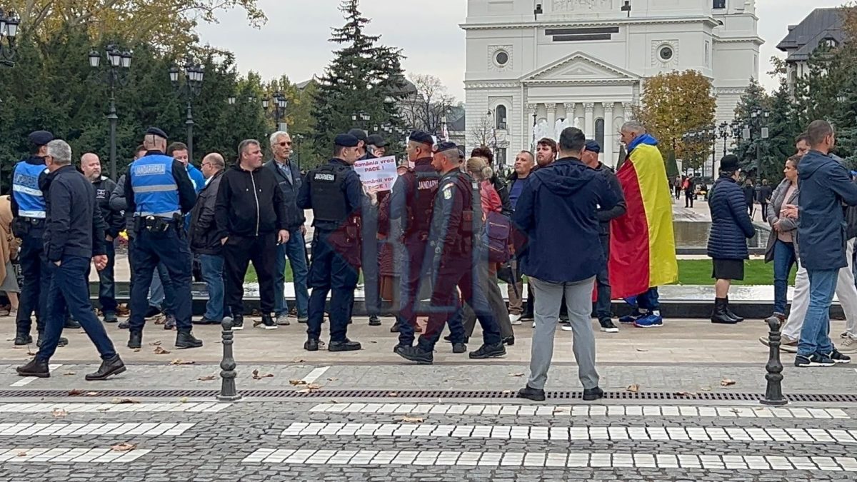 Atmosferă tensionată la Iași. Nicușor Dan, primit cu huiduieli la Teatrul Național – UPDATE