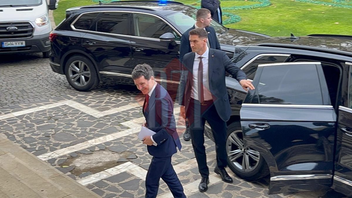 Nicușor Dan a ajuns la Iași pentru aniversarea a 165 de ani de la fondarea Universității „Alexandru Ioan Cuza”