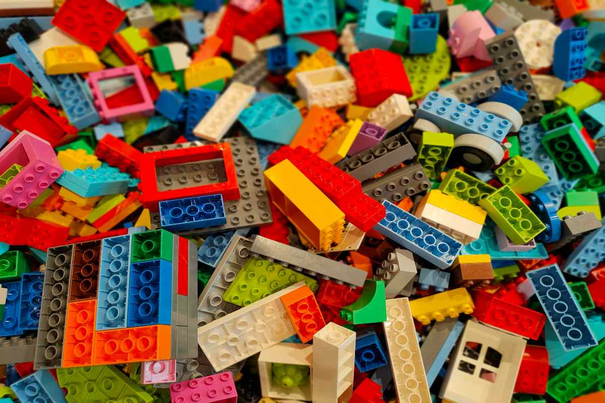 Camera ta, povestea ta: Află cum să îţi exprimi creativitatea cu LEGO pentru un plus de personalitate!