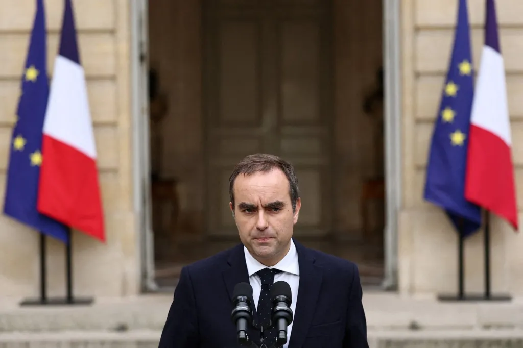 Război în Palatul Élysée! Emmanuel Macron pierde controlul și cere „ultimele negocieri” înainte de prăbușirea guvernului