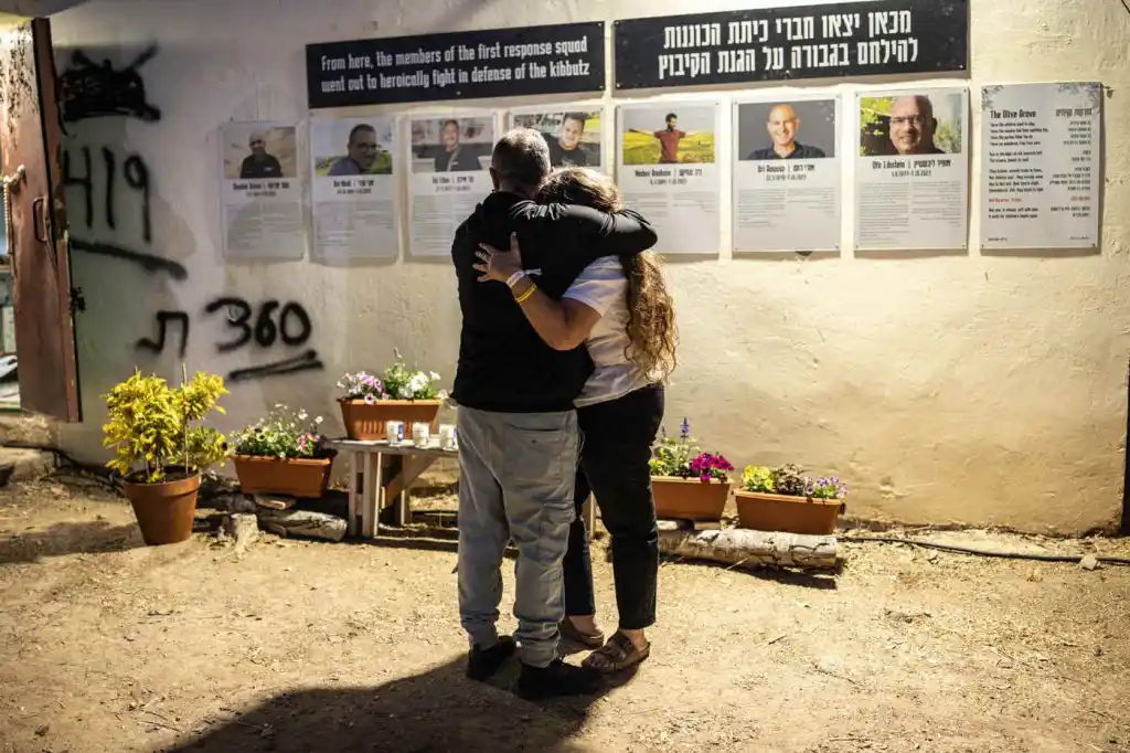 Două ani de la masacrul din 7 octombrie. Mii de lumânări aprinse pentru victime, milioane de vieți distruse în Gaza