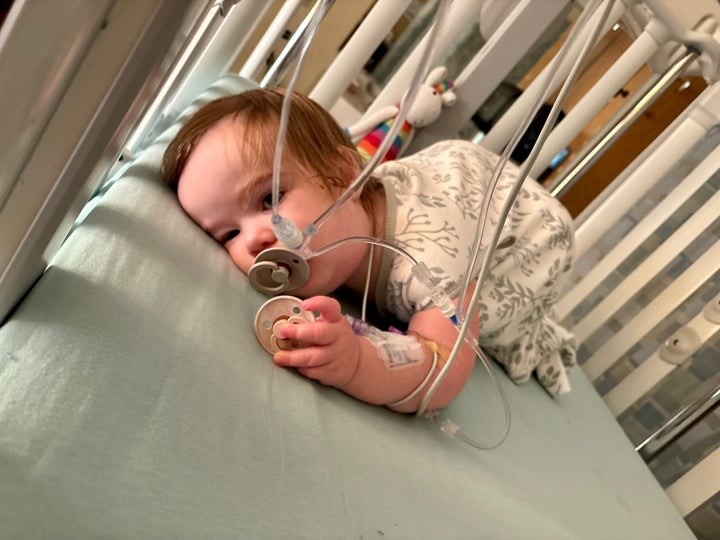 După o alertă de rujeolă în spital, o mamă povestește cum a aflat la o zi după naștere că familia ar fi expusă la boală