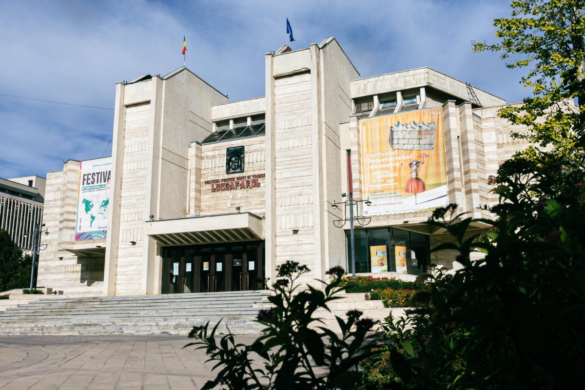 Peste 4000 de spectatori sunt așteptați în această săptămână la Teatrul Luceafărul
