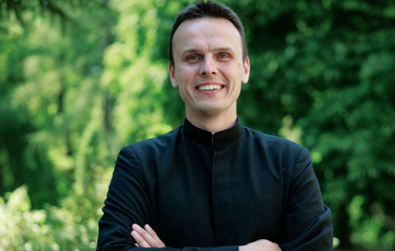 Un preot și-a făcut cont pe OnlyFans! „Aducem lumina Evangheliei unde se întâmplă multe lucruri rele!“