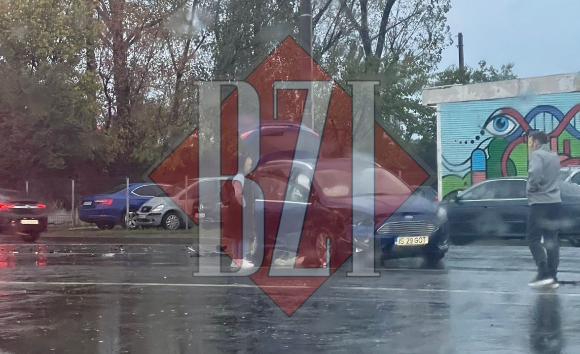 Accident rutier în Tudor Vladimirescu! Două autoturisme au intrat în coliziune