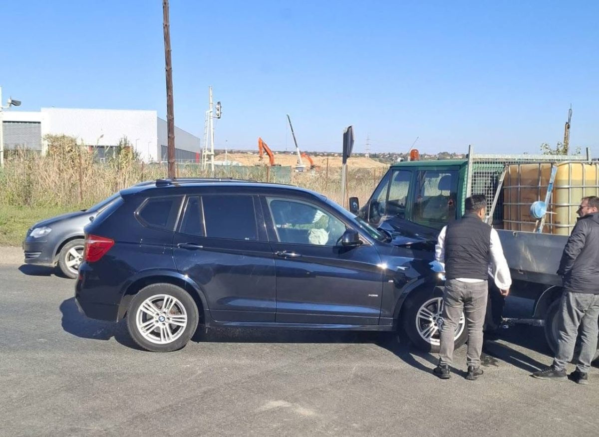 Accident rutier în Tomești. Două mașini au fost implicate
