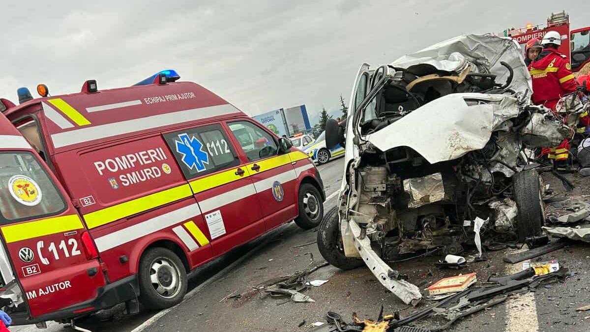 Tragedie pe DN13: Un bărbat mort și trei răniți după un accident în lanț provocat de viteza neadaptată la ploaie!