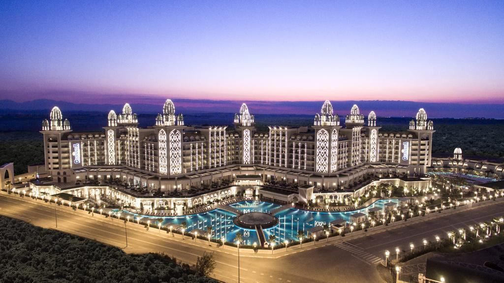 Vrei o vacanță în Belek, Turcia? Iată tot ce trebuie să știi despre această destinație incredibilă. Este una dintre cele mai luxoase stațiuni