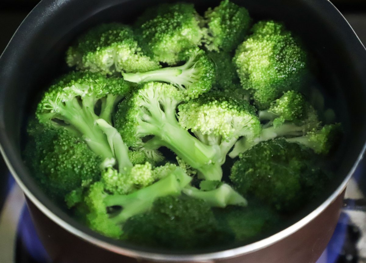 Broccoli fiert sau crud? Cum să-l consumi pentru a beneficia de proprietăţile sale nutritive