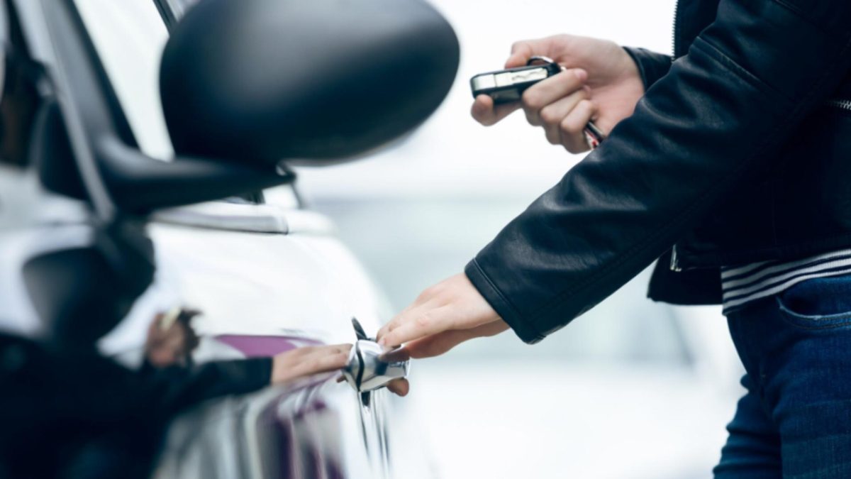 Amenzi uriașe pentru șoferii români! Cât timp are voie să sune alarma auto! Mulți ignoră legea!