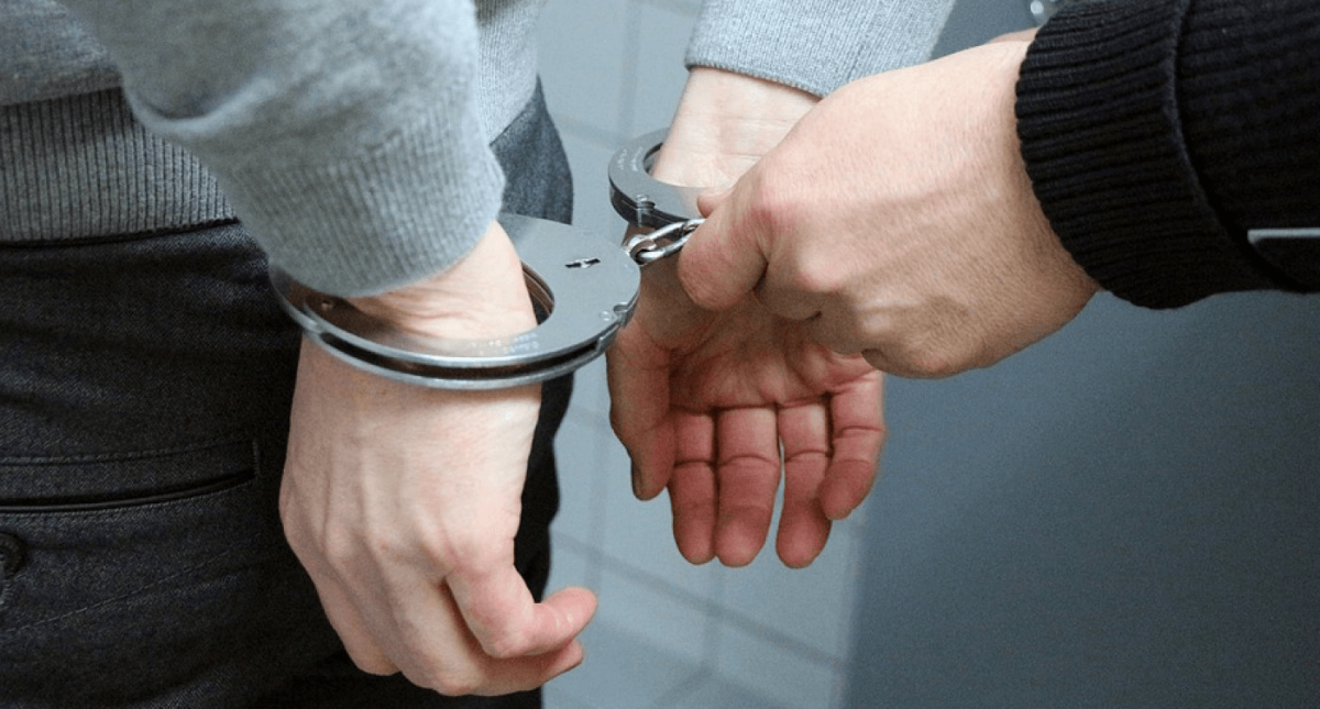 Cele două femei vizate în dosarul de înşelăciune în formă continuată cu consecinţe deosebit de grave au fost reţinute