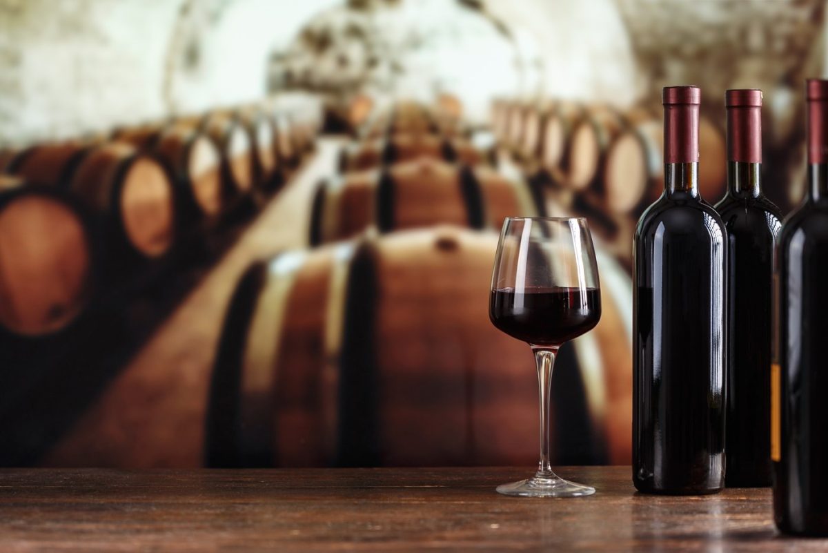 Ce se pune în vin ca să nu se acrească? Iată câteva trucuri utile și recomandări de păstrare