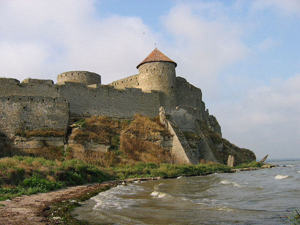 Cetatea Albă și ruinele uitate care spun povești despre trecut