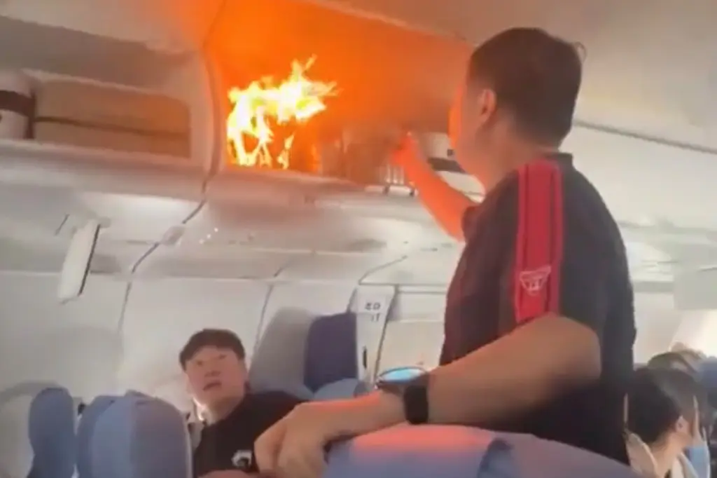 Panică într-un avion din China după ce a luat foc în zbor