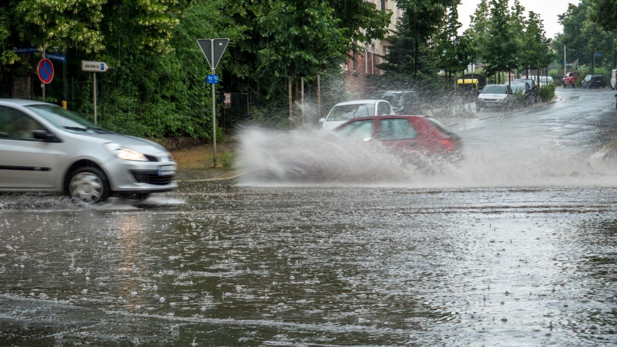 Fenomenele extreme nu mai ocolesc România! Bilanțul alarmant după 48 de ore de furtuni