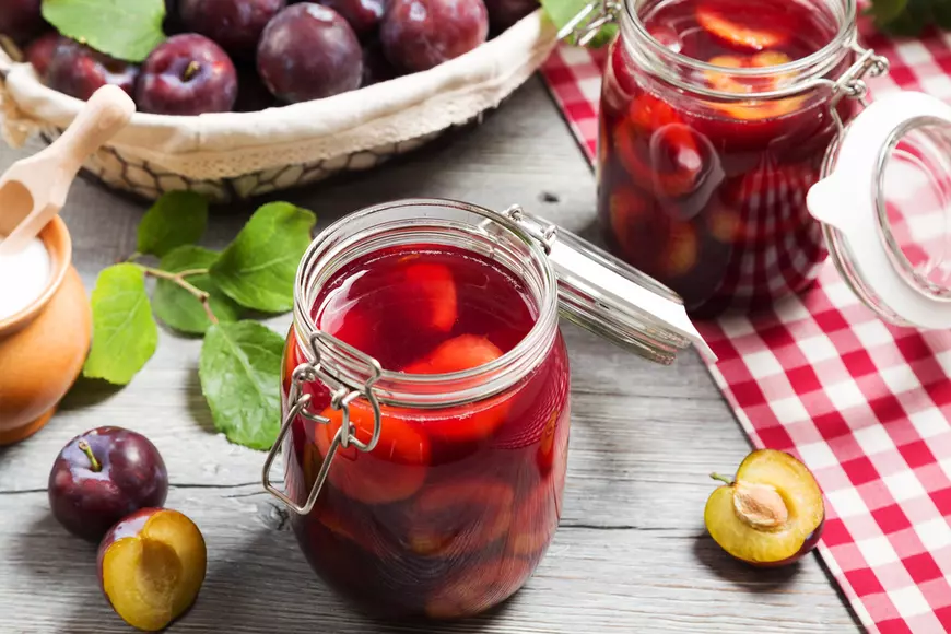 Compot de prune pentru iarnă – Rețetă simplă și delicioasă, de pus în cămară