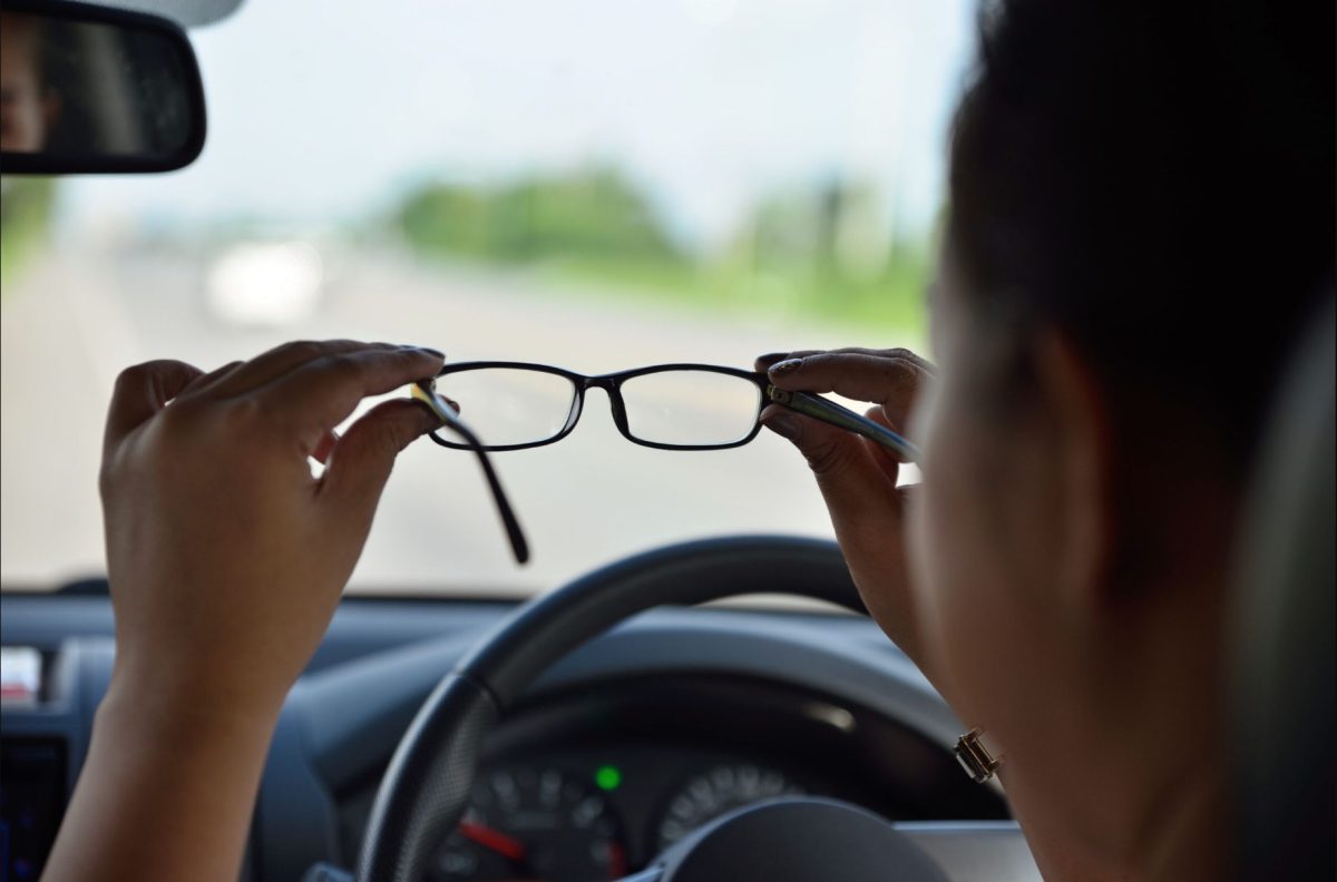 Lege nouă pentru șoferii cu ochelari. Controale mai stricte și amenzi mari pentru cei care nu respectă regulile
