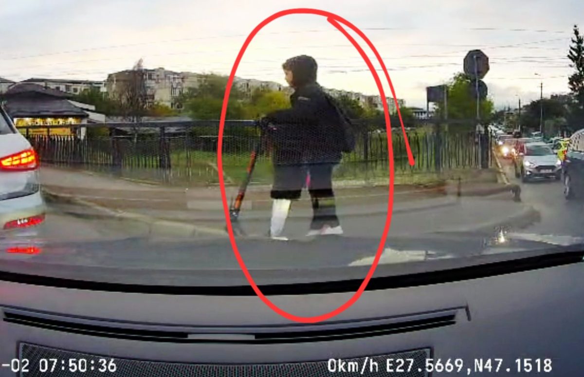 Andrei are 9 ani, iar fratele său mai mic, Mihai, abia a împlinit 4. Amândoi au așteptat bucuroși noua „jucărie” promisă de părinți, o trotinetă electrică