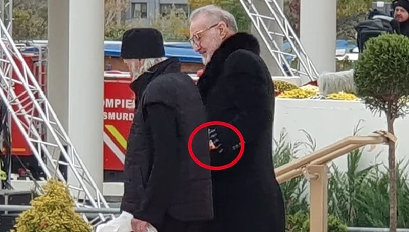 Cât costă ceasul de aur pe care Gigi Becali l-a purtat în ziua sfințirii Catedralei Mântuirii Neamului: Opulența, cuvântul de ordine