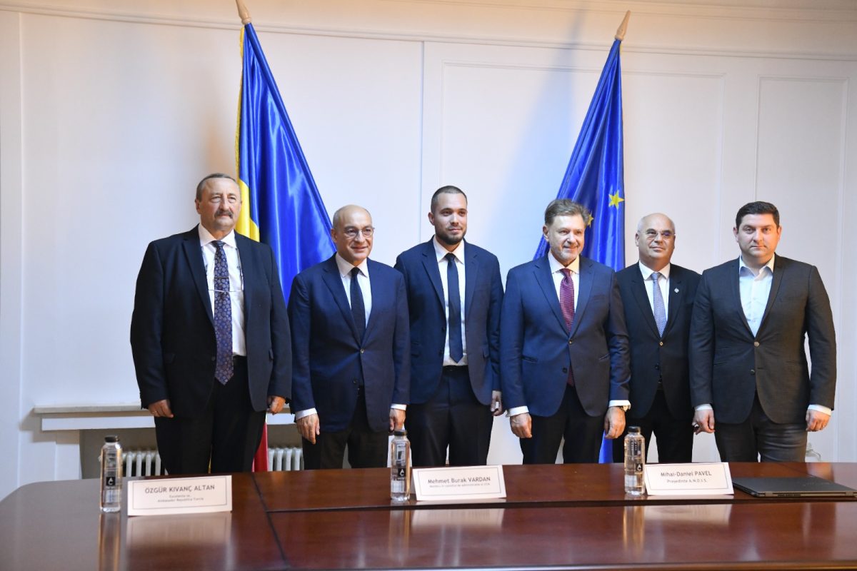 Semnarea contractului pentru Spitalul Regional de Urgențe Iași! În prim-plan, rectorul TUIASI, prof. univ. dr. ing. Dan Cașcaval, senator PSD – EXCLUSIV