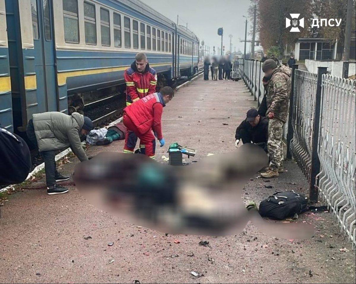 Patru morți și peste zece răniți, după ce un bărbat a detonat o bombă într-o gară