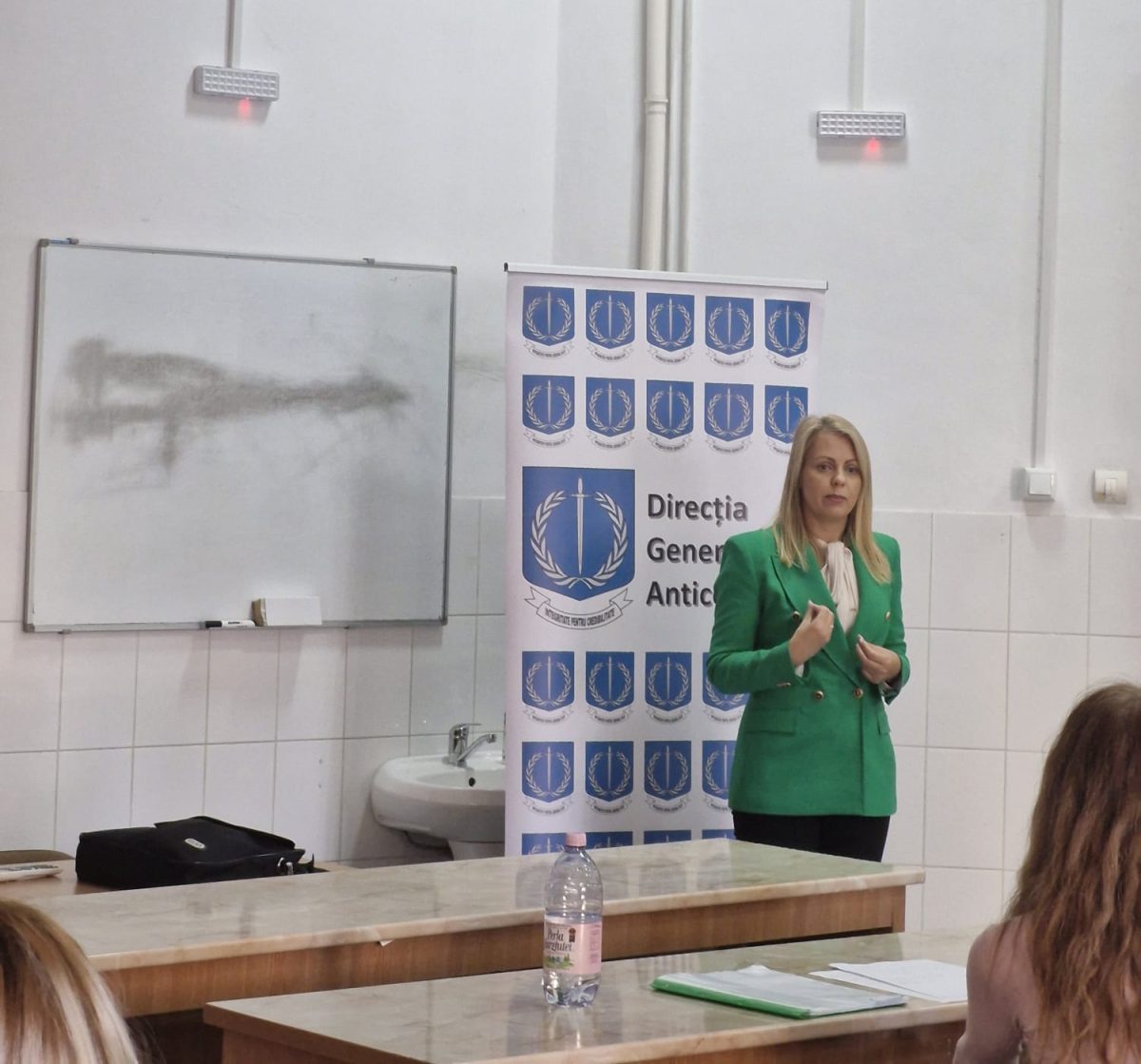 Studenți ai UMF Iași, implicați într-o activitate de educație anticorupție