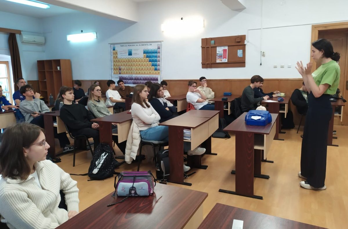 Elevii de la Colegiul Național Iași învață să salveze vieți! Proiect educațional despre primul ajutor, derulat cu studenți la Medicină
