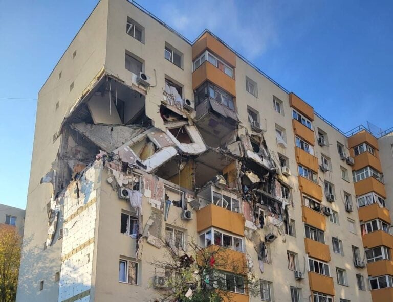 Explozie teribilă la un bloc din București! Cel puțin 2 morți și 11 răniți! Planul roșu a fost activat