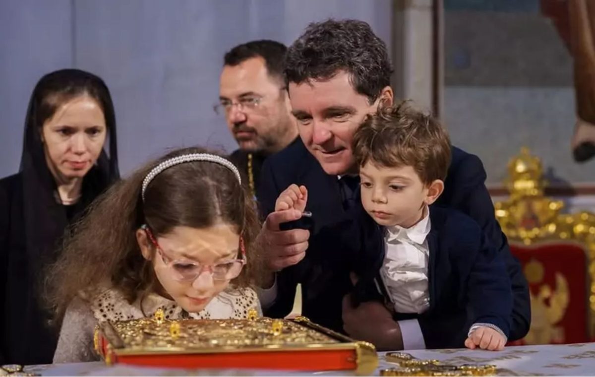 Familia președintelui Nicușor Dan, în centrul atenției la sfințirea Catedralei Naționale. Ce nu s-a văzut în imagini