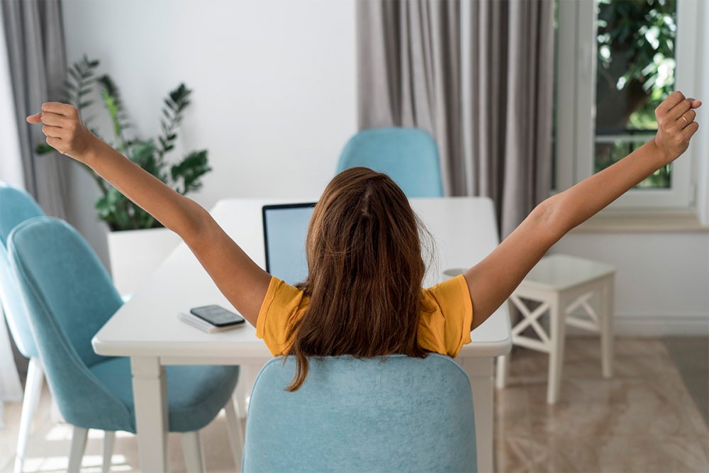 Top joburi pentru tinerii la început de drum – de ce aleg un studio de videochat din București? (P)
