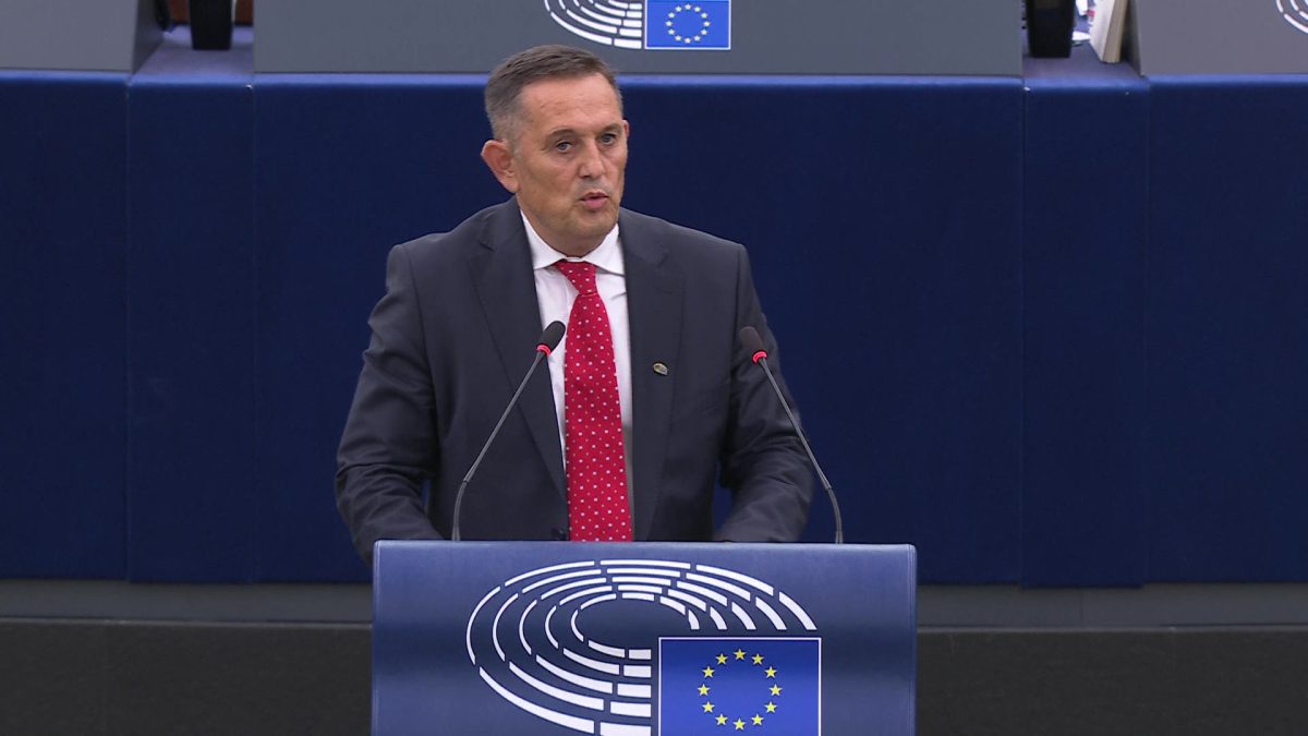 Gheorghe Piperea cere din nou demisia Ursulei von der Leyen: „Prezența dvs. falimentează statele membre, ne erodează democrația și ne sărăcește”