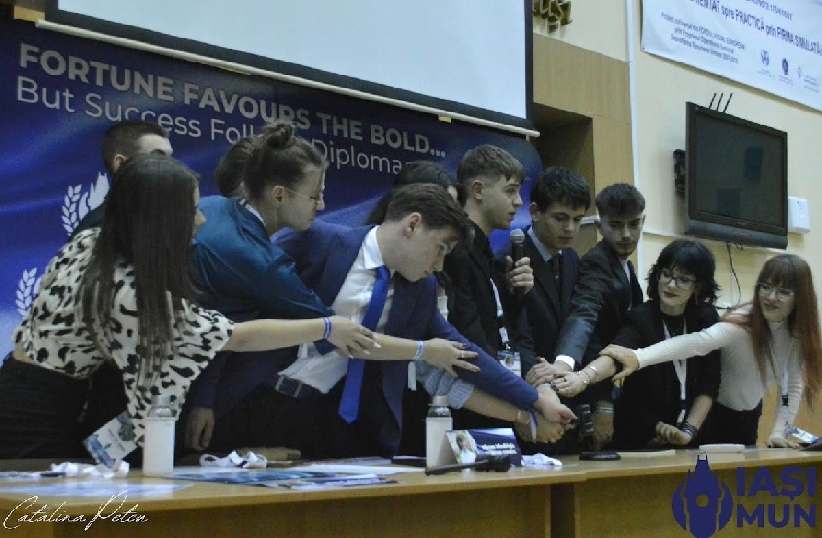 Colegiul Național „Emil Racoviță” din Iași organizează cea de-a XVII-a ediție a conferinței IașiMUN, în perioada 13-16 noiembrie 2025