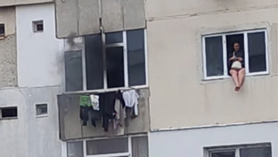 Incendiu la un apartament de pe strada Minervei: 12 pompieri intervin – UPDATE