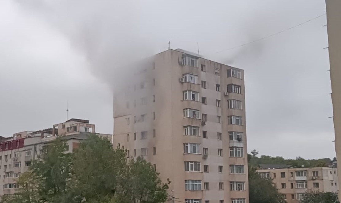 Incendiu la un apartament din municipiul Iași! Pompierii intervin de urgență