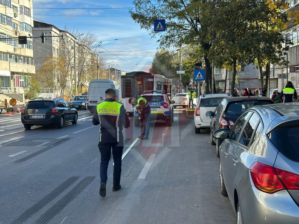 O pasageră a avut nevoie de îngrijiri medicale, după ce șoferul unui autobuz a frânat brusc pentru a evita un accident