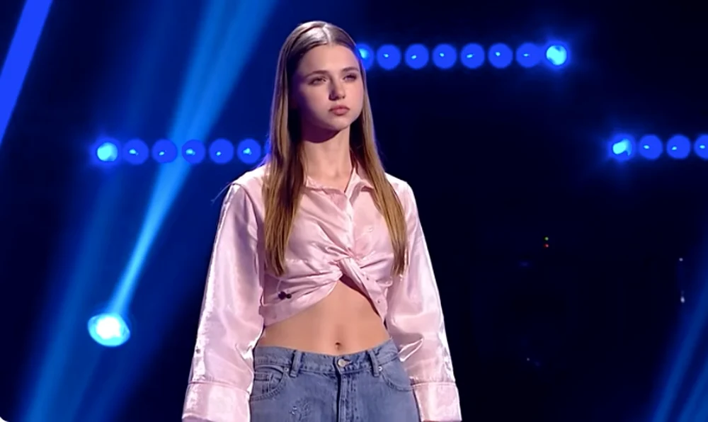 Tânăra de 16 ani care a întors toate scaunele la „Vocea României” încă de la primele note. Din ce echipă face parte