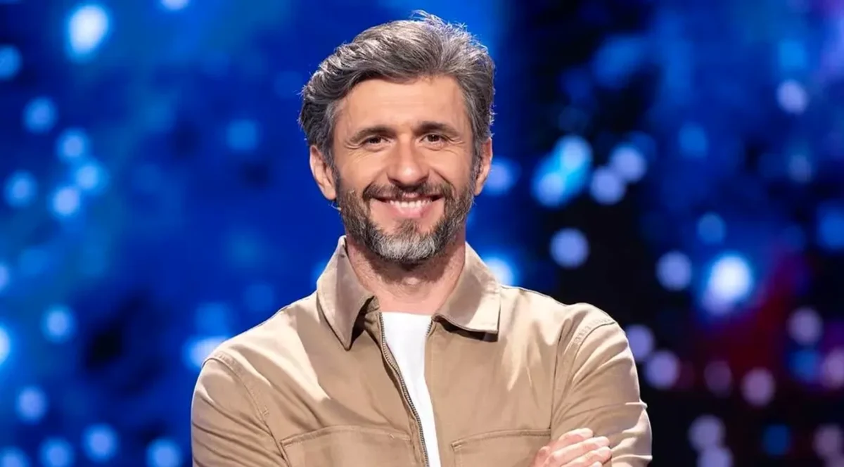 Dragoș Bucur revine la o dragoste mai veche, după plecarea de la Românii au talent. Despre cine este vorba